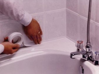 Как и чем заделать большую щель между ванной и стеной