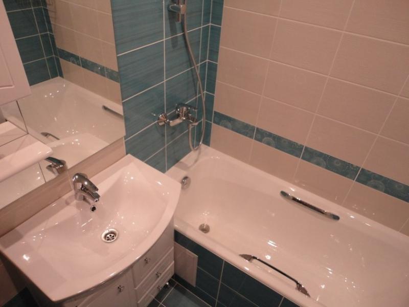 Свет и оформление потолков в маленькой ванной | Как обустроить маленькую ванную комнату
