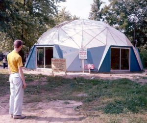 первый в мире жилой геодезический купол в Карбондейле, штат Иллинойс